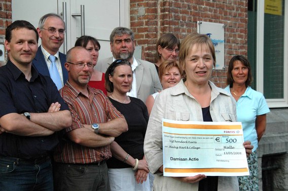 Halle_cheque_damiaanactie