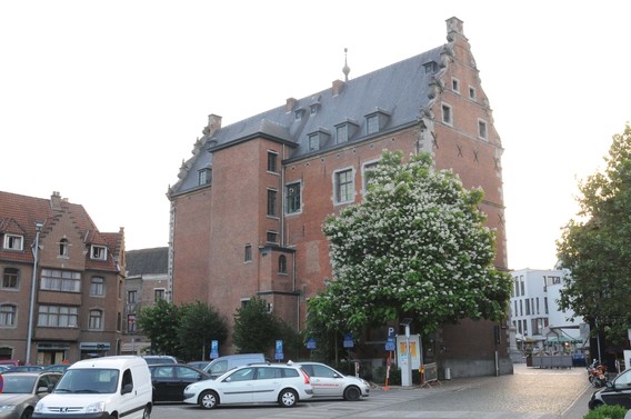 Halle_stadhuis_achterzijde
