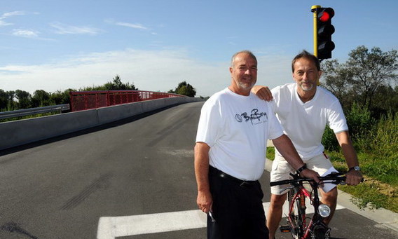 Editiepajot_ternat_petitie_brug_foto_guido_van_cauwelaert