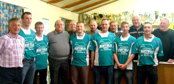 Pelote_club_bever_voorstelling_ploeg_2010_-_deschuyffeleer
