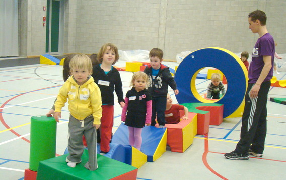 Sportdag_kleuters_hernekouter_-_deschuyffeleer__2_