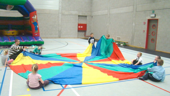 Sportdag_kleuters_hernekouter_-_deschuyffeleer__7_