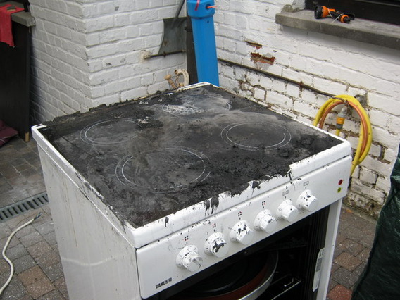 Editiepajot_liedekerke_brand_in_keuken_foto_jacky_delcour__2_