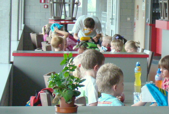 Sportdag_kleuters_2010___deschuyffeleer__4_