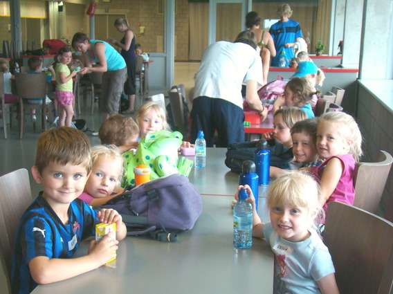 Sportdag_kleuters_2010___deschuyffeleer__6_