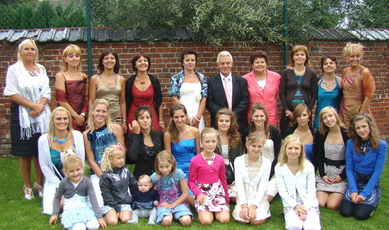 Ricour_barb__en_familie_-_deschuyffeleer__1_