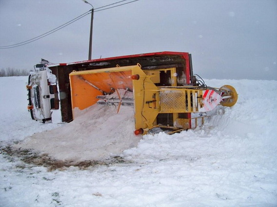 Editiepajot_lennik_sneeuwruimer_kantelt_foto_hubert_standaert