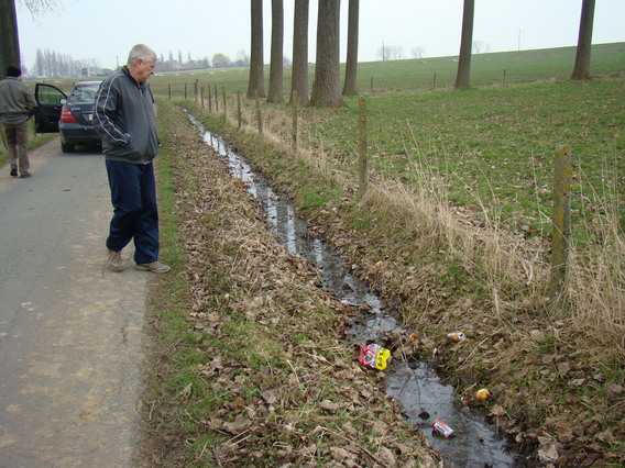 Sluikstorten_in_de_omgeving_van_de_processiestraat_herne_feb_2011-deschuyffeleer__8_