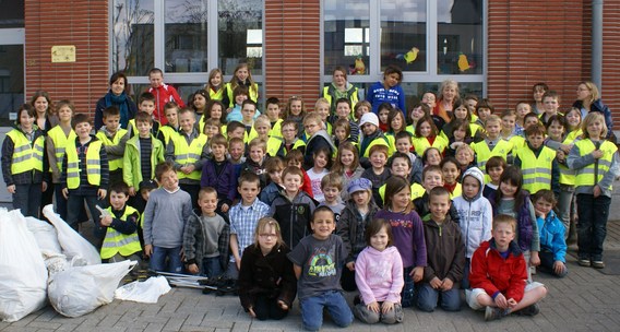 Zwerfvuilactie_kinderen_regenboog_-_deschuyffeleer__6_