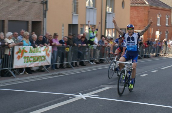 Koers_herne_6_april_2011__deschuyffeleer__22__-_kopie