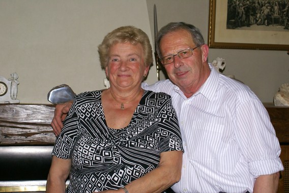 Lucien_en_julie_vieren_goud_8_april_2011__15_