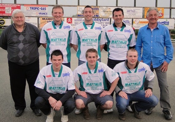 Pelote_club_bever_voorstelling_ploeg__april_2011_-_deschuyffeleer__1_