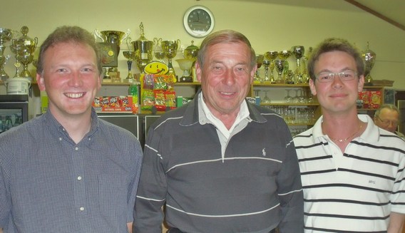 Pelote_club_bever_voorstelling_ploeg__april_2011_-_deschuyffeleer__10_