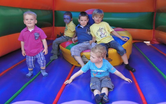 Schoolfeest_de_bloesem_mei_2011_-___deschuyffeleer__15_