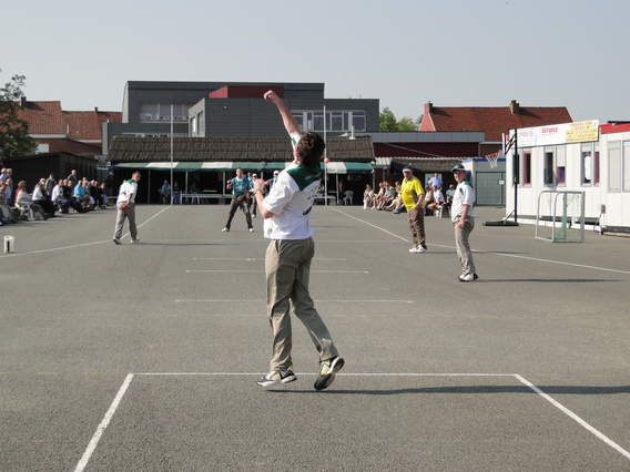 Kaatsen_derby_bever_kokejane__1_mei_2011_-___deschuyffeleer__1_