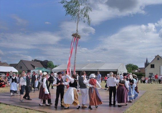 Meiboomplanting_800_jaar_herne__8_mei_-_deschuyffeleer__31_