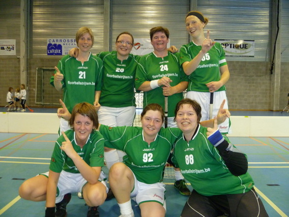 Editiepajot_roosdaal_damesflooball_strijtem_kampioen_foto_pascale_minner
