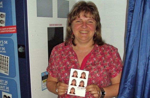 Nieuwe_fotocabine_gemeentehuis_herne_-_deschuyffeleer__6_