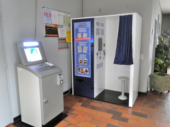 Nieuwe_fotocabine_gemeentehuis_herne_-_deschuyffeleer__1_