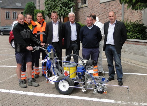 Wegmarkeringsmachine_herne_mei_2011__1_