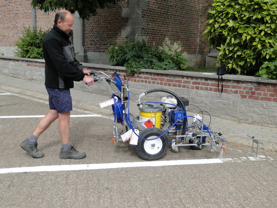 Wegmarkeringsmachine_herne_mei_2011__3_