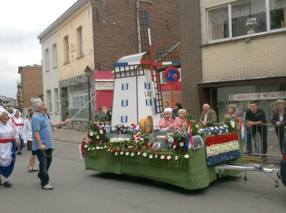 Editiepajot_ternat_bloemencorso_foto_guido_van_cauwelaert__2_