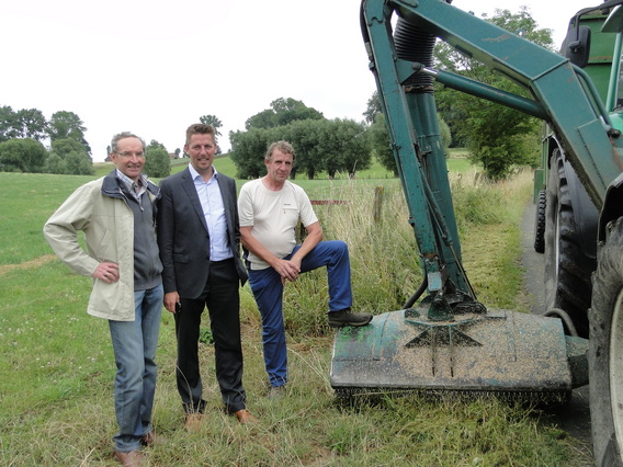 Berm_maaien_juni_2011_-_deschuyffeleer__5_
