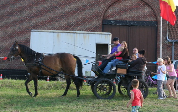 Editiepajot_roosdaal_buurtfeest_lange_kamstraat_foto_jacky_delcour__2_