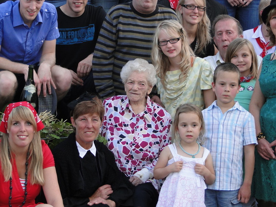 Jeanneke_100_jaar_buurtfeest_-___deschuyffeleer__12_