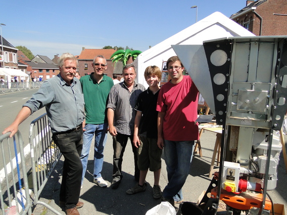 Voorstelling_pelletpers_dorpsfeesten_2011_-_deschuyffeleer__5_