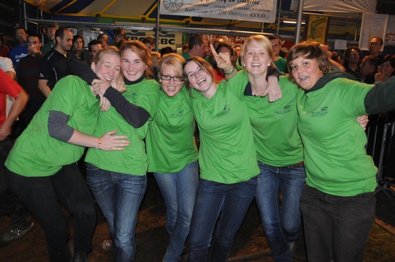 Beert_feestend__bakviskes_