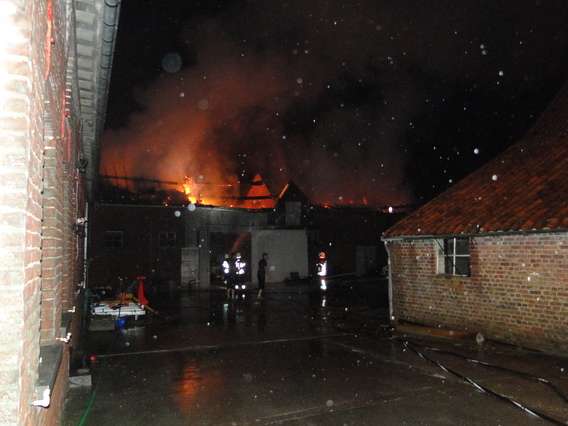 Brand_bever_blikseminslag_3_sep_2011-_deschuyffeleer__2_