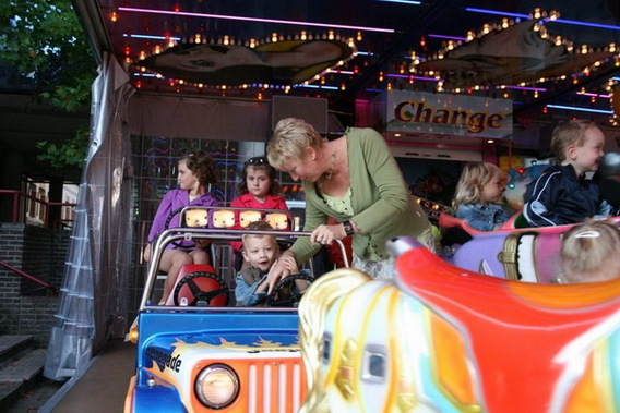 Editiepajot_liedekerke_kleuters_dolfijn_op_de_kermis_foto_jacky_delcour__2_