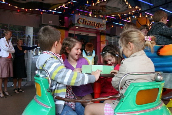 Editiepajot_liedekerke_kleuters_dolfijn_op_de_kermis_foto_jacky_delcour__1_