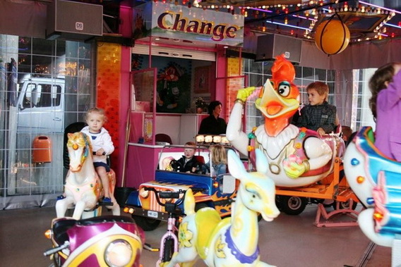 Editiepajot_liedekerke_kleuters_dolfijn_op_de_kermis_foto_jacky_delcour__4_