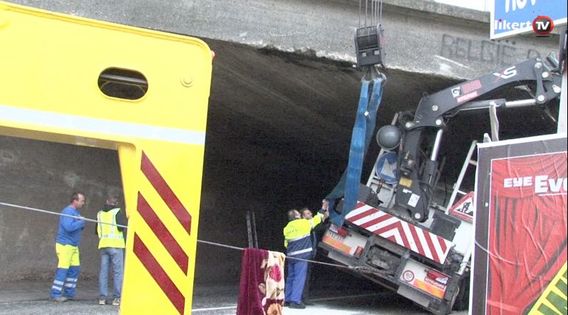 Editiepajot_liedekerke_vrachtwagen_ramt_brug_foto_likert_tv__1_