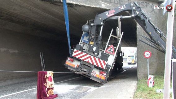 Editiepajot_liedekerke_vrachtwagen_ramt_brug_foto_likert_tv__2_