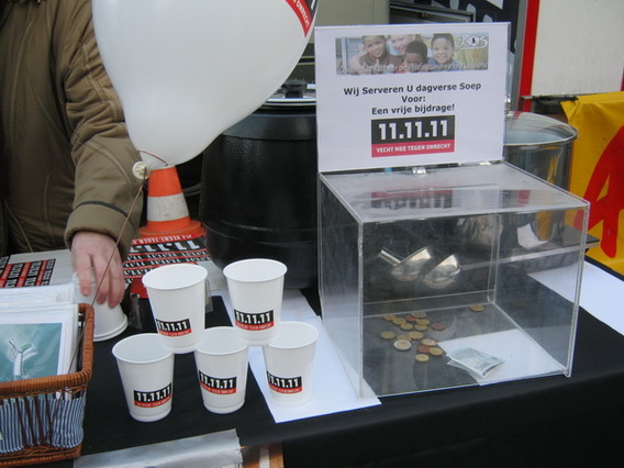 Editiepajot_liedekerke_11_11_11__actie_met_soep_foto_jacky_delcour