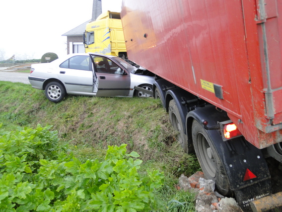 Ongeval_pijpestraat_trekker_bieten_25_nov_2011__13_