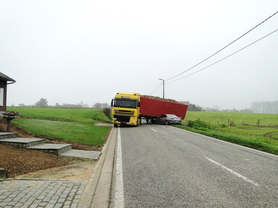Ongeval_pijpestraat_trekker_bieten_25_nov_2011__8_