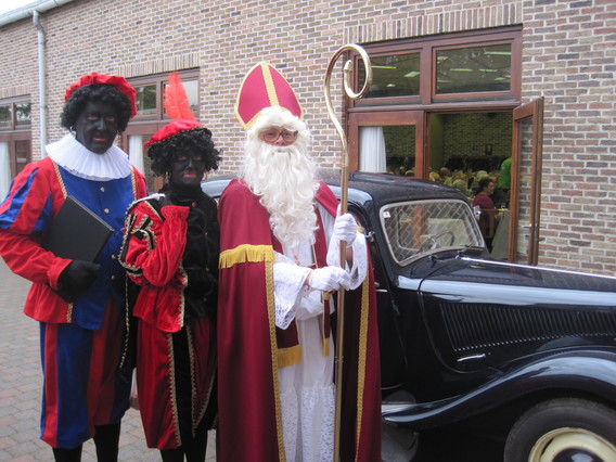 Sinterklaas_bij_de_senioren_herne_2011_deschuyffeleer___5_