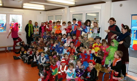 Editiepajot_liedekerke_carnaval_dolfijn_foto_jacky_delcour