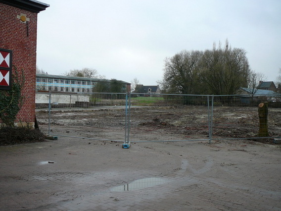 Editiepajot_ternat_afbraak_gemeentehuis_en_kleuterschool_foto_ludo_van_der_cammen