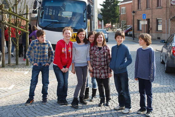 Editiepajot_wambeek_geen_auto_s_aan_schoolpoort_foto_guido_van_cauwealaert