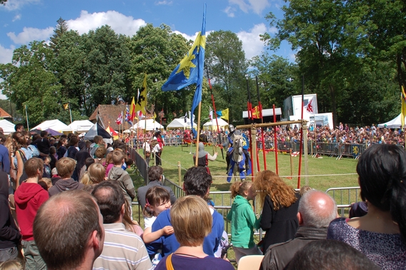 Editiepajot_bart_devill__kasteelfeesten_2012-ridderspelen