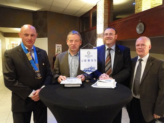 Rotary_opname_nieuwe_leden_2012__3_