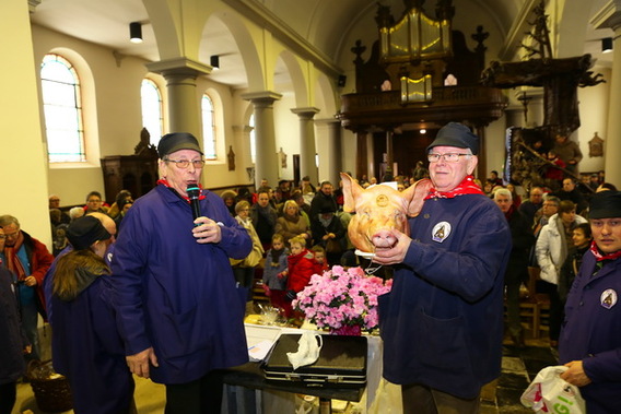 Editiepajot_affligem_essene_sint-antoniusgilde_verkoop_varkenskoppen_foto_jacky_delcour
