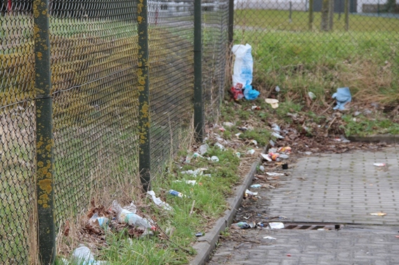 Editiepajot_affligem_zwerfvuil_aan_de_carpoolparking_foto_jacky_delcour
