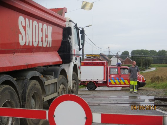 Ongevalvrachtwagen_overweg_hazendries_tollembeek___deschuyffeleer_-_1___19_
