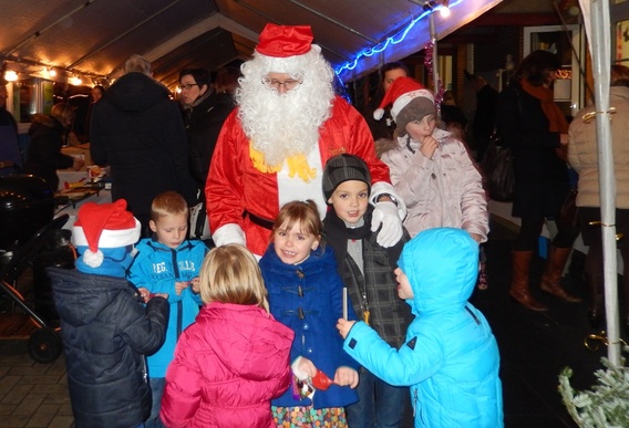 Editiepajot_liedekerke_nog_een_kerstmarkt_dolfijn_foto_jacky_delcour__2_